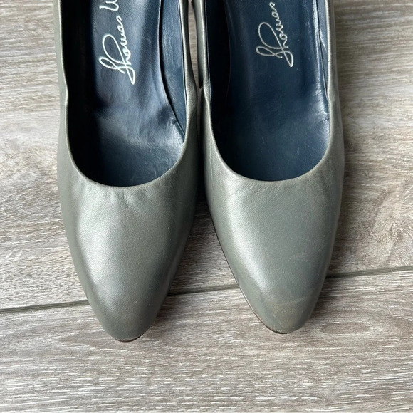 Thomas Wallace  Sage Grey Smooth Leather Pumps - Picture 3 of 13